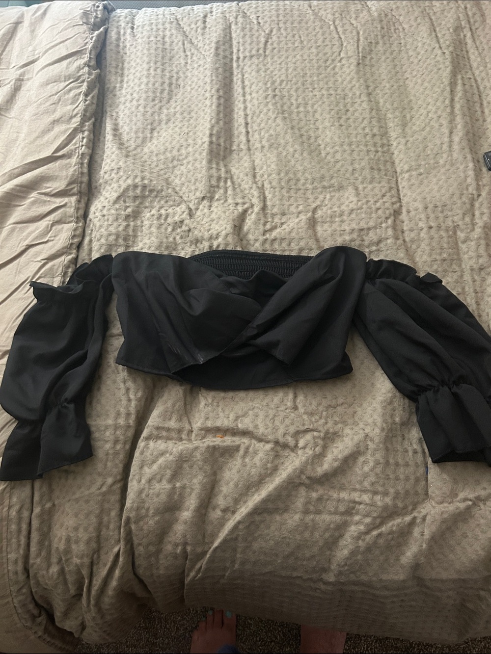 SHEIN Black Off-Shoulder Long Sleeve Ruffle Crop Top